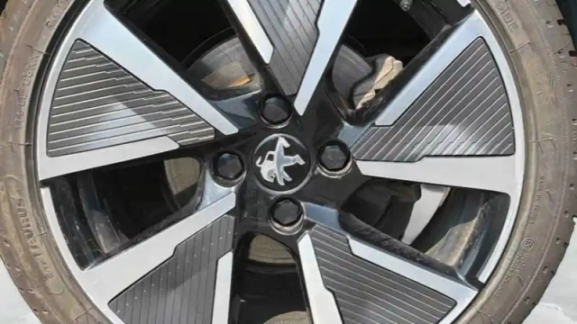 Peugeot 208 electrique 50 kwh 136ch — photo 11