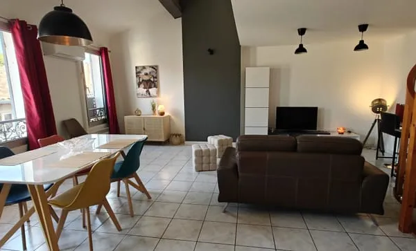 Location T3 meublé climatisé et parking - centre ville la ciotat