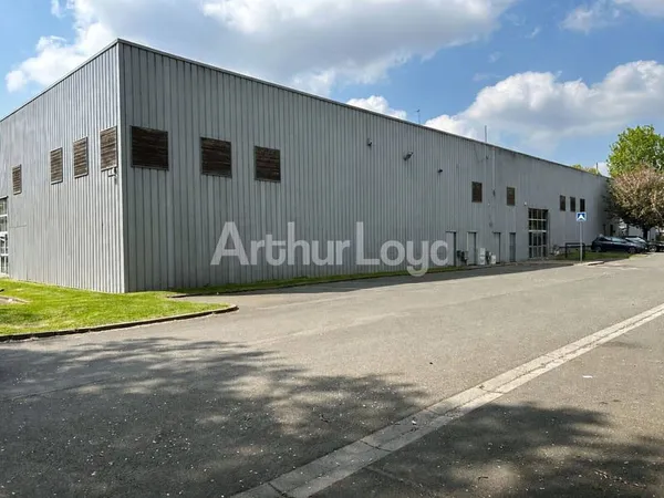 Entrepôt 1692 m²