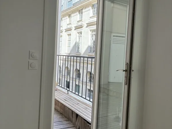 Loue deux pièces avec terrasse au Palais Royal pour 1 a 4 mois en bail mobilité