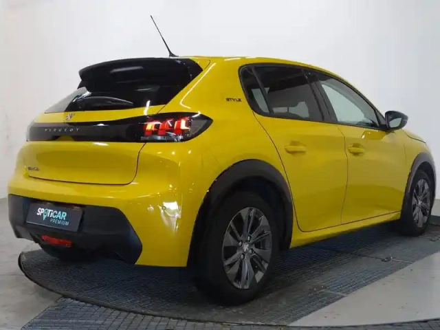 Peugeot 208 e- 136ch style — photo 23