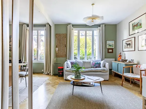 Appartement rénové avec terrasse et jardin proche de la gare de Chantilly