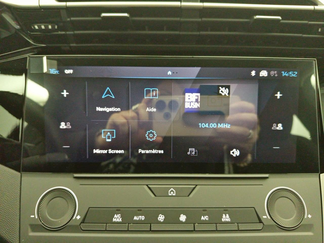 Peugeot 308 hybrid 145 e-dcs6 style — photo 11