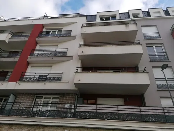 AULNAY SOUS BOIS T2 AVEC TERRASSE ET PARKING VENDU LOUE