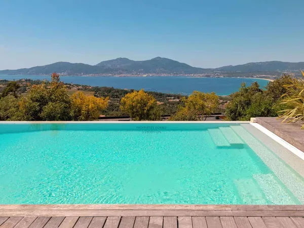 Villa 6 pièces 250 m²