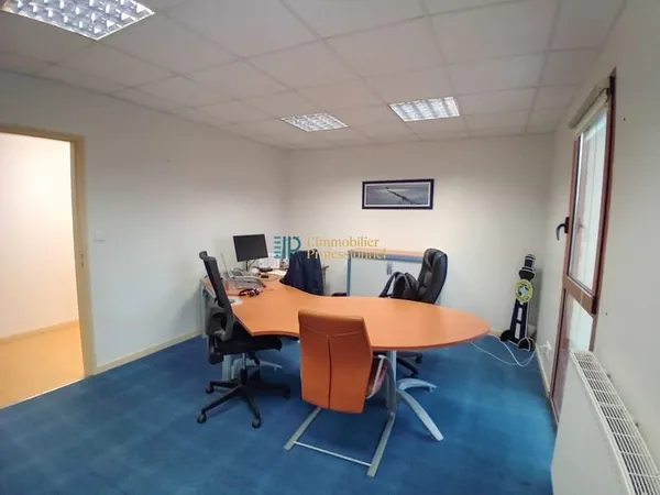 Bureaux 19 pièces 764 m²