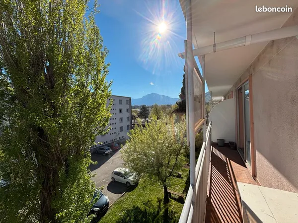Meylan Aiguinards - 4 pièces traversant 69 m², rénové, balcon, cave
