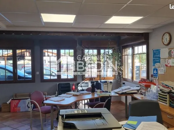 Bureau 130 m²