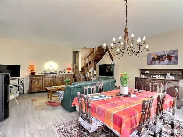 Maison 6 pièces 250 m²
