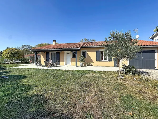 Charmante maison de plain pied de 100m², 4 chambres, garage sur un terrain de 800m².