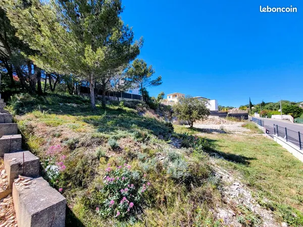 Terrain 860 m² viabilisé - Vue dégagée