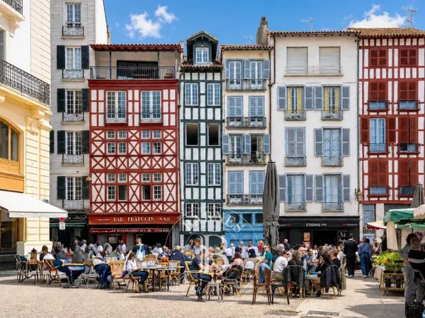 BAYONNE LES HALLES, MAISON ET LOCAL COMMERCIAL