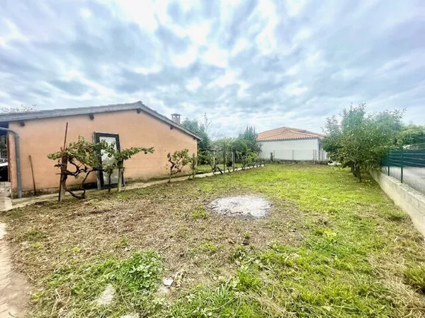 CUGNAUX - Terrain à bâtir de 461 m2 non viabilisé avec bâtim