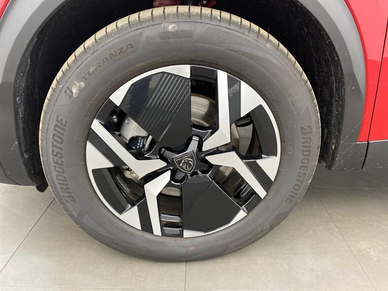 Peugeot 2008 hybrid 145 ch e-dcs6 allure — photo 11