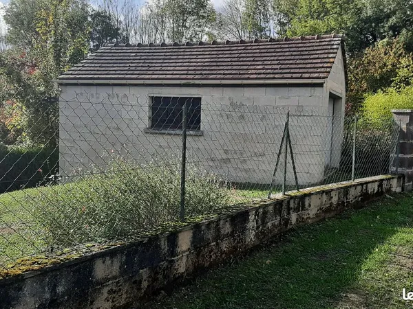 Vente garage et jardinet à Chartèves