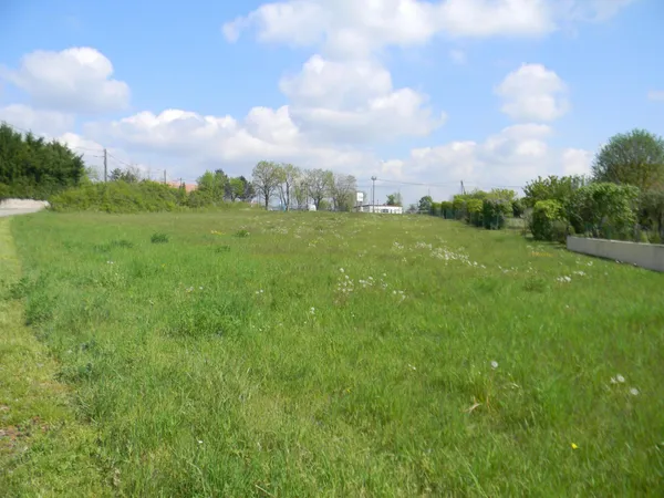 Terrain à bâtir de 661 m²