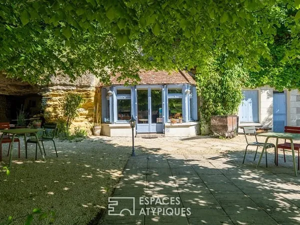 Restaurant troglodyte avec terrasse panoramique sur les vignes