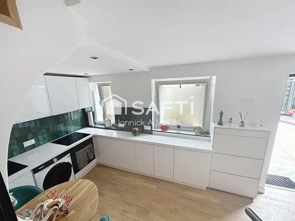 Duplex au calme sur cour au coeur d'une rue piétonne prisée du Bas de Montreuil