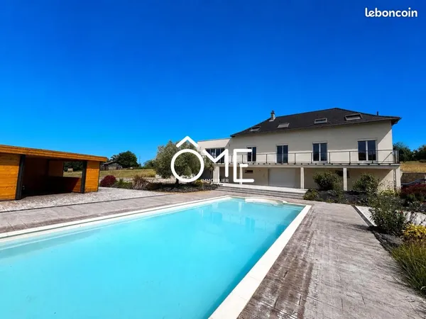 Maison 7 pièces 230 m²