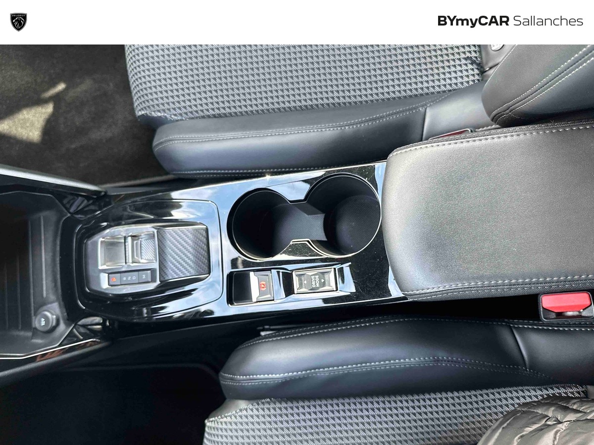 Peugeot 2008 PureTech 130 S&amp;S EAT8 — photo 24