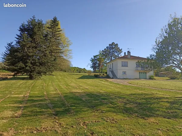 Ste Colombe 40,maison (logement f2+f3) sur 2046 m2 à137000 e, possibilité d'ajouter terrain 1838 m2(