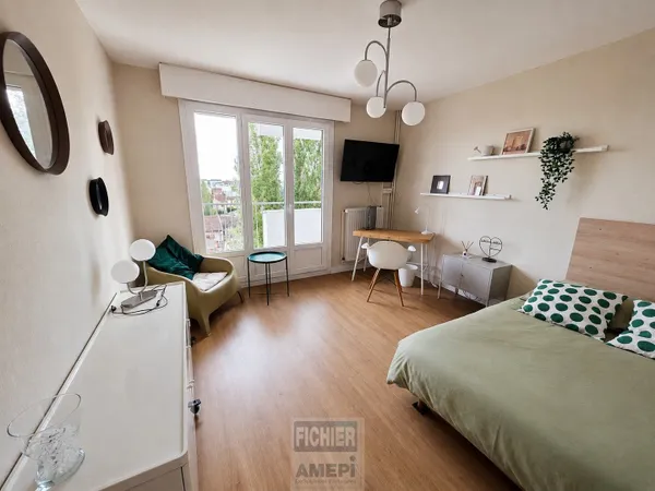 A VENDRE - STUDIO avec BALCON, CAVE, PARKING - TRAM DRAPEAU