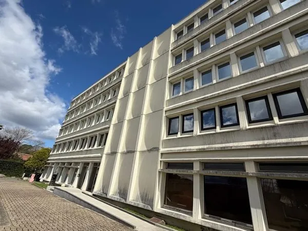 Bureau 97 m²