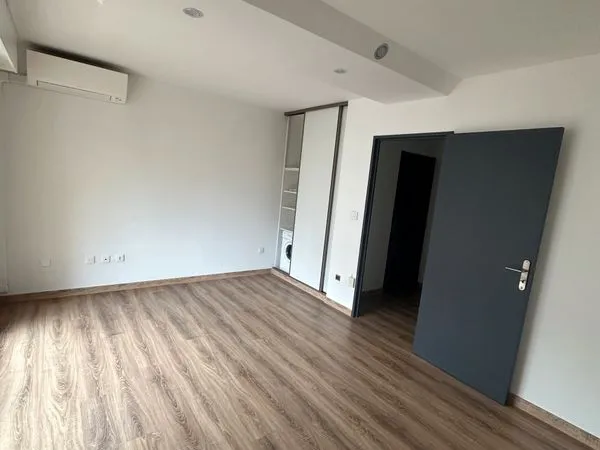 Lyon 6e - Studio rénové avec balcon - Rentabilité brute 9,6% - 85 000