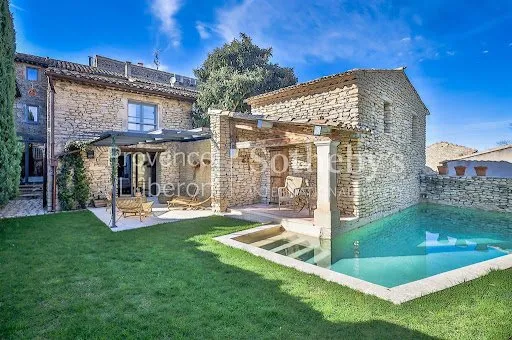 Maison 6 pièces 215 m²