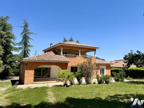 Maison 8 pièces 263 m²
