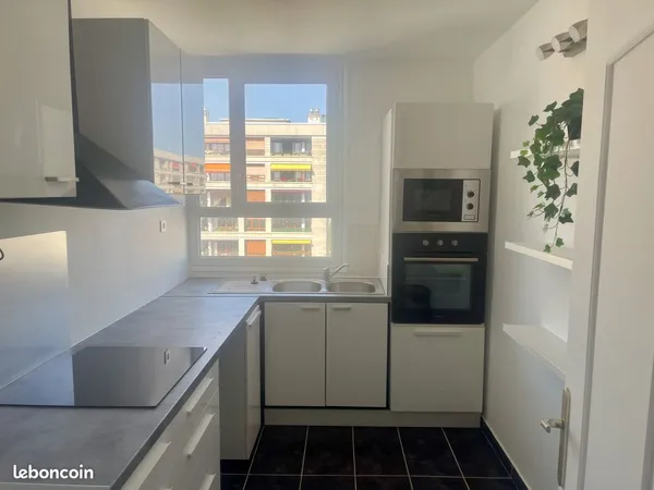 Chambre meublée dans colocation