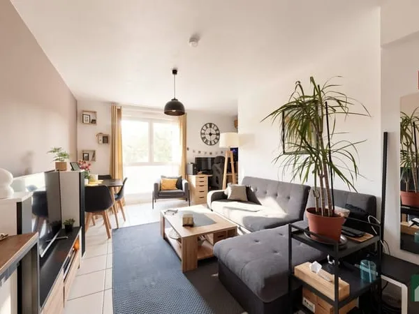 APPARTEMENT T2, AVEC TERRASSE ET STATIONNEMENT - CHARTRES