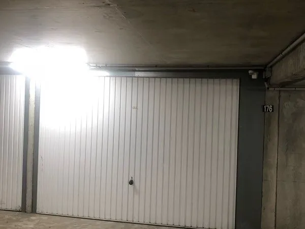 Loue garage fermé