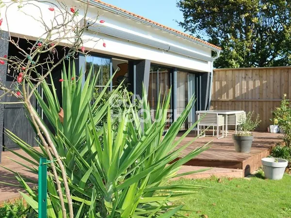 DOMPIERRE SUR MER : maison F6 (180 m²) à vendre