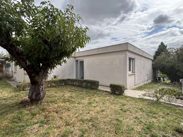 LOCATION MAISON 87 M2 2 CHAMBRES ET JARDIN