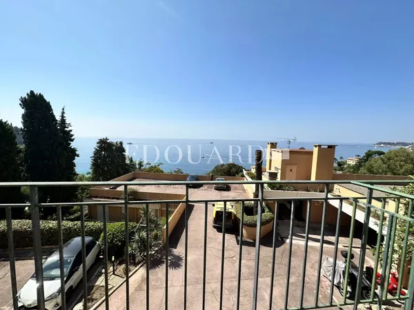 En exclusivité appartement triplex avec deux balcons, belle vue mer panoramique et spacieux garage
