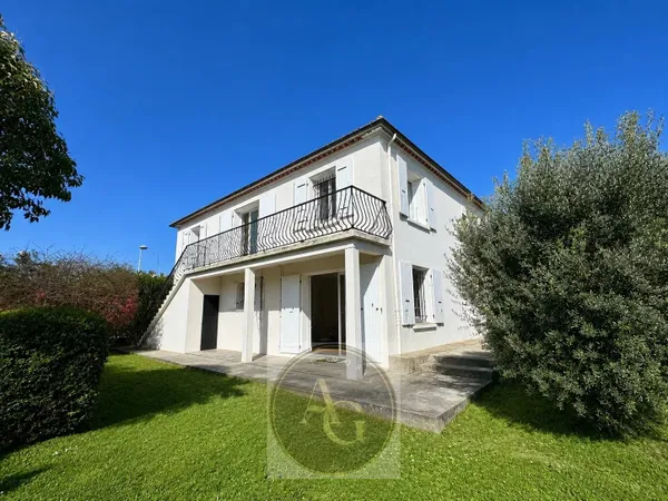 Maison familiale 146 m² - Jardin arboré - Garage - Proche centre et écoles
