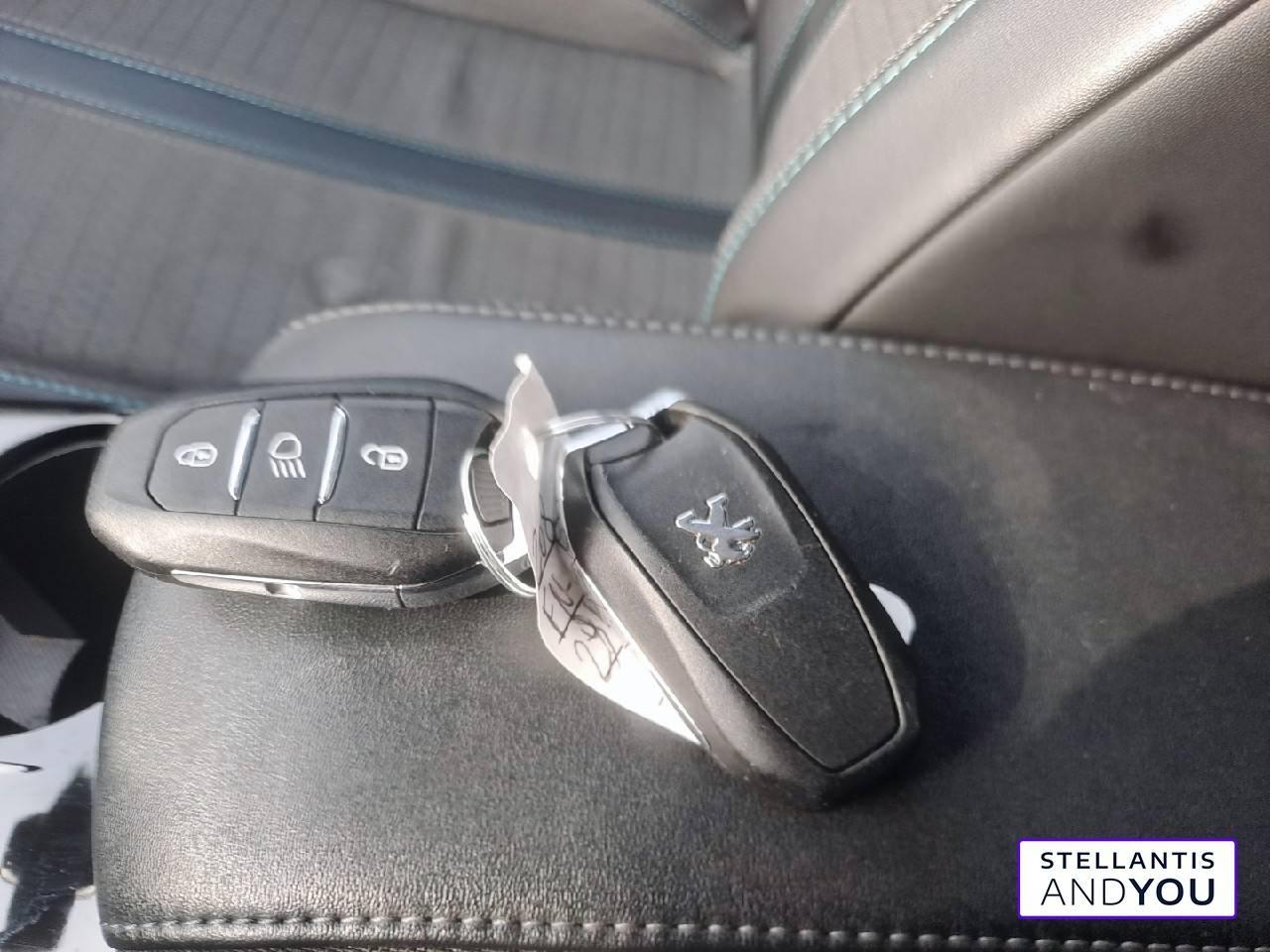 Peugeot 208 puretech 100 s&s bvm6 allure — photo 18