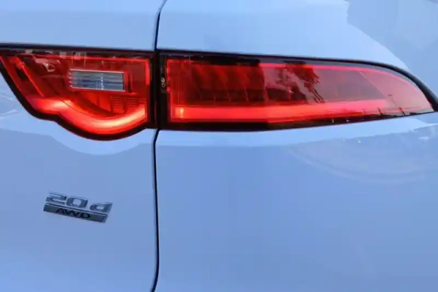 Jaguar F-Pace 2.0 d - 180 ch awd bva8 — photo 32