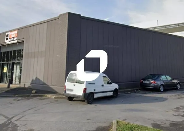 Local commercial 952 m²