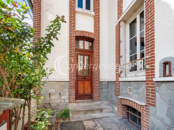 A rénover, maison de ville avec 4 chambres et garage