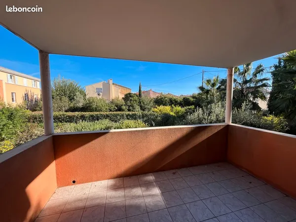 Appartement t3 six fours