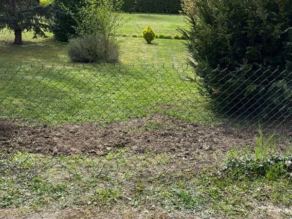 Terrain constructible de 1775 m2 clos et arboré