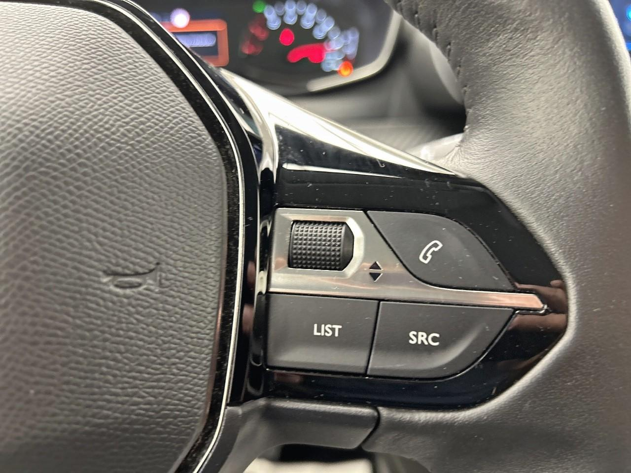 Peugeot 208 puretech 100 s&s bvm6 style — photo 24