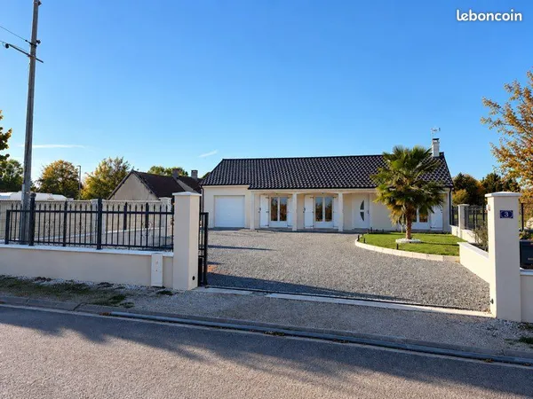 Belle maison familiale de plain-pied avec garage et grand extérieur