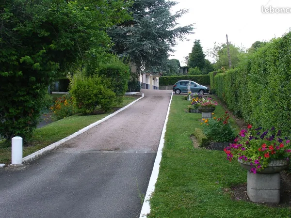 RIOM T1 avec place de parking