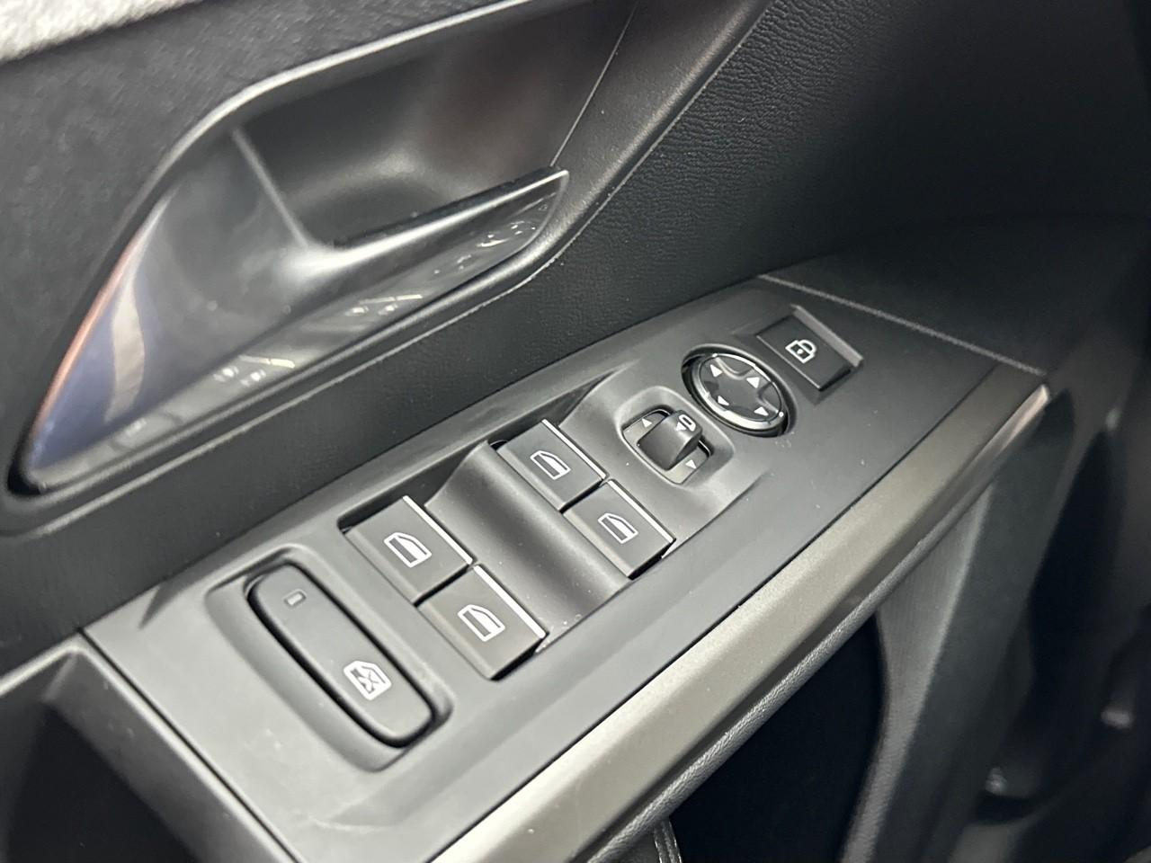 Peugeot 3008 hybrid 145 e-dcs6 gt — photo 15