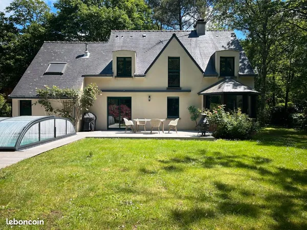 Maison familiale de 140 m2 - terrain de 1 800 m2 - Piscine chauffée - Sans vis-à-vis