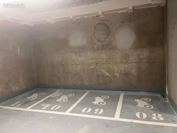 Emplacement moto / scooter sécurisé - à 2 mins du Tram T10 Chatenay Malabry