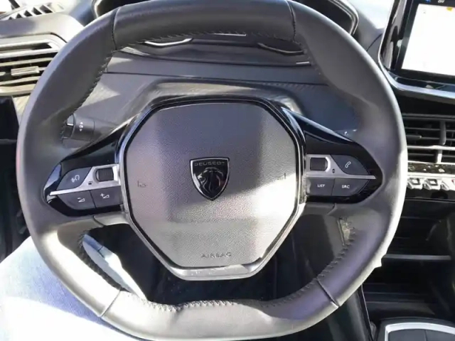Peugeot 208 puretech 100 s&amp;s bvm6 — photo 30